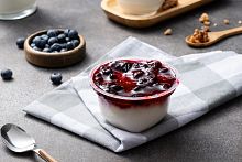 Десерт творожный с вишней 200г