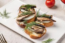 Бутерброды со шпротами 100г